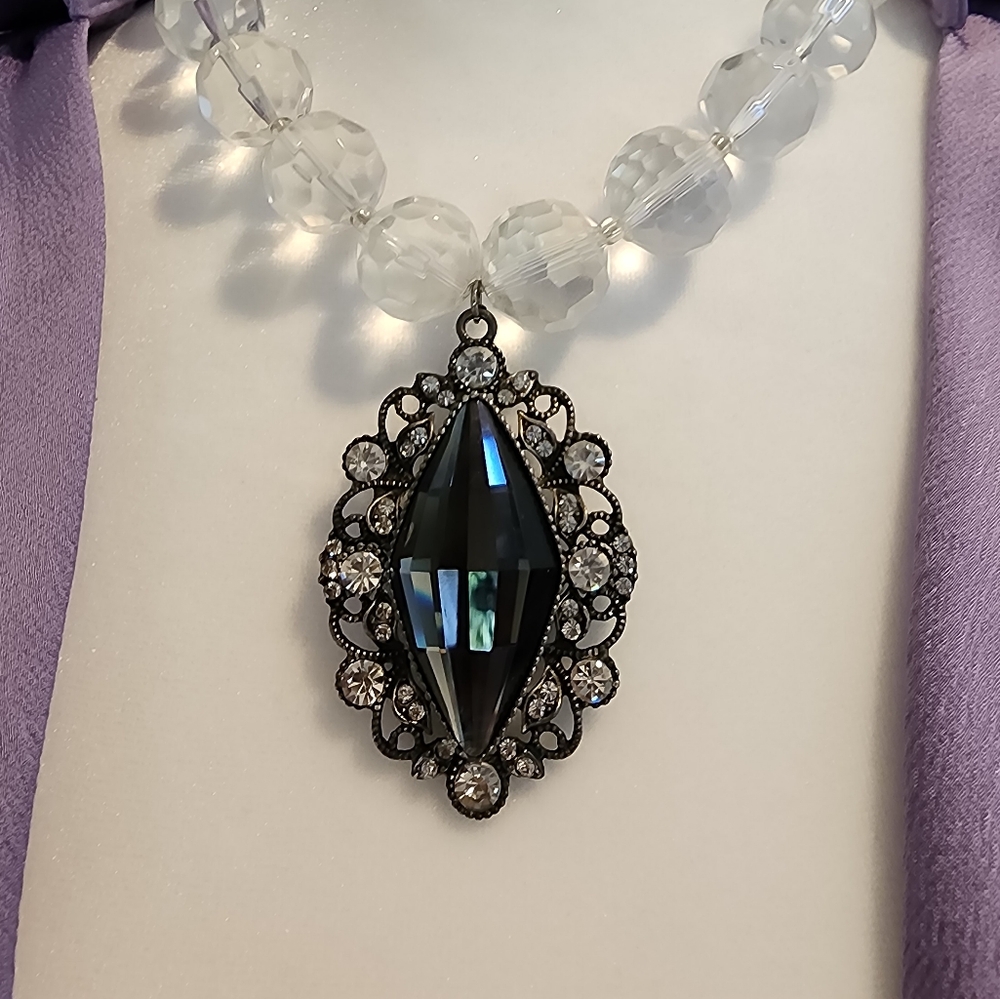 Necklace Queen new